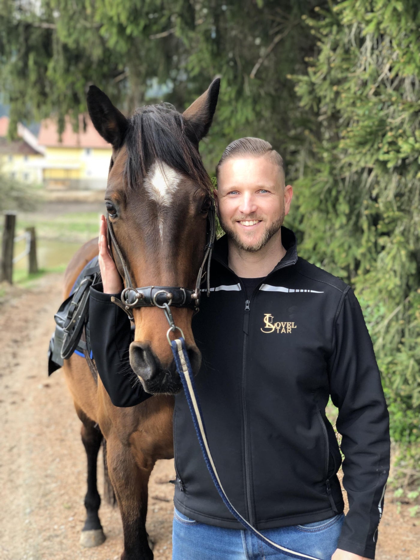 Patrick Pauliner Lovelstar Steigbügel-LEDs Traunreut Traunstein Rosenheim München Pferd Pferde Reiter Reiterin Reiten Beleuchtung Sicherheit Sichtbarkeit Startup